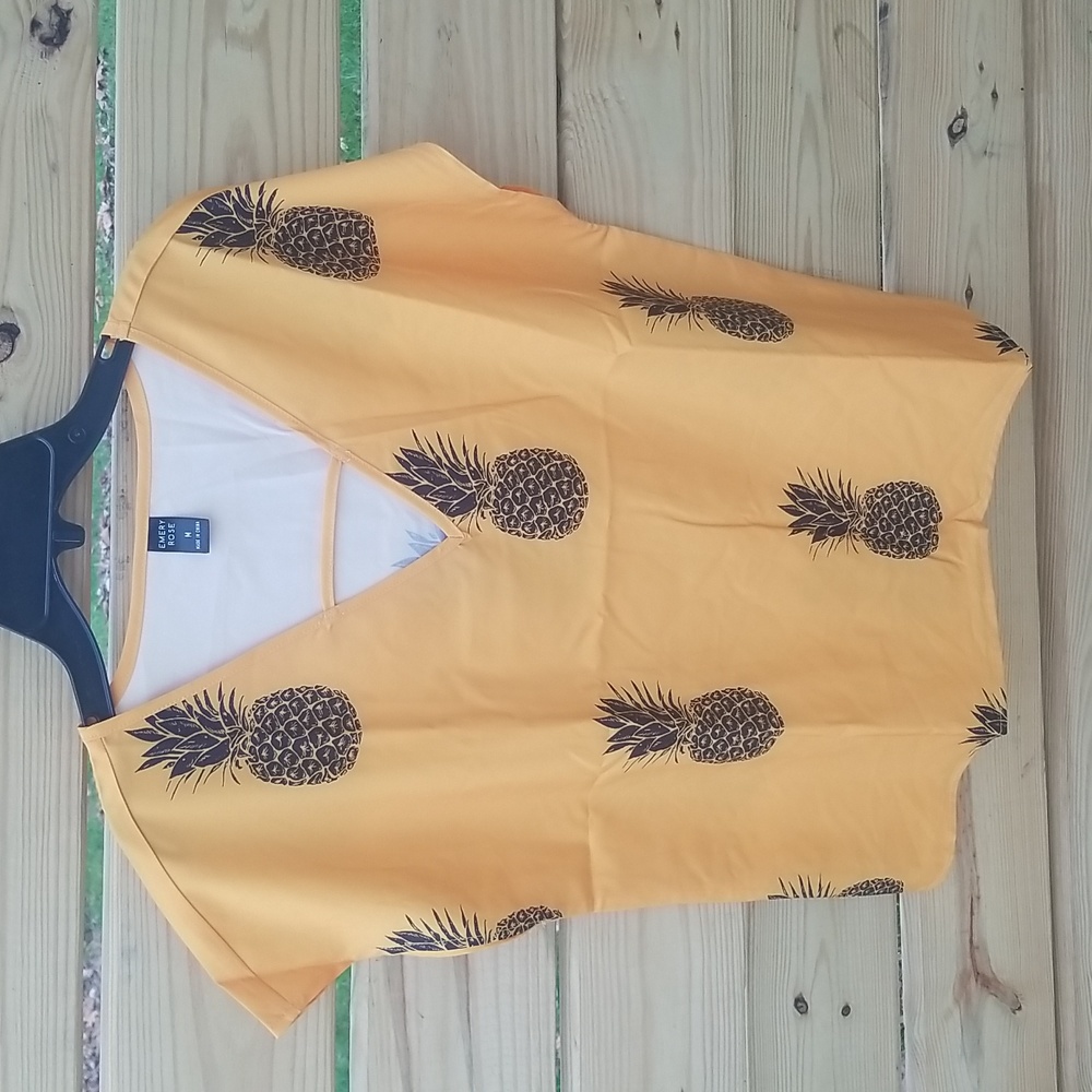 Pineapple blouse v-neck size M EUC